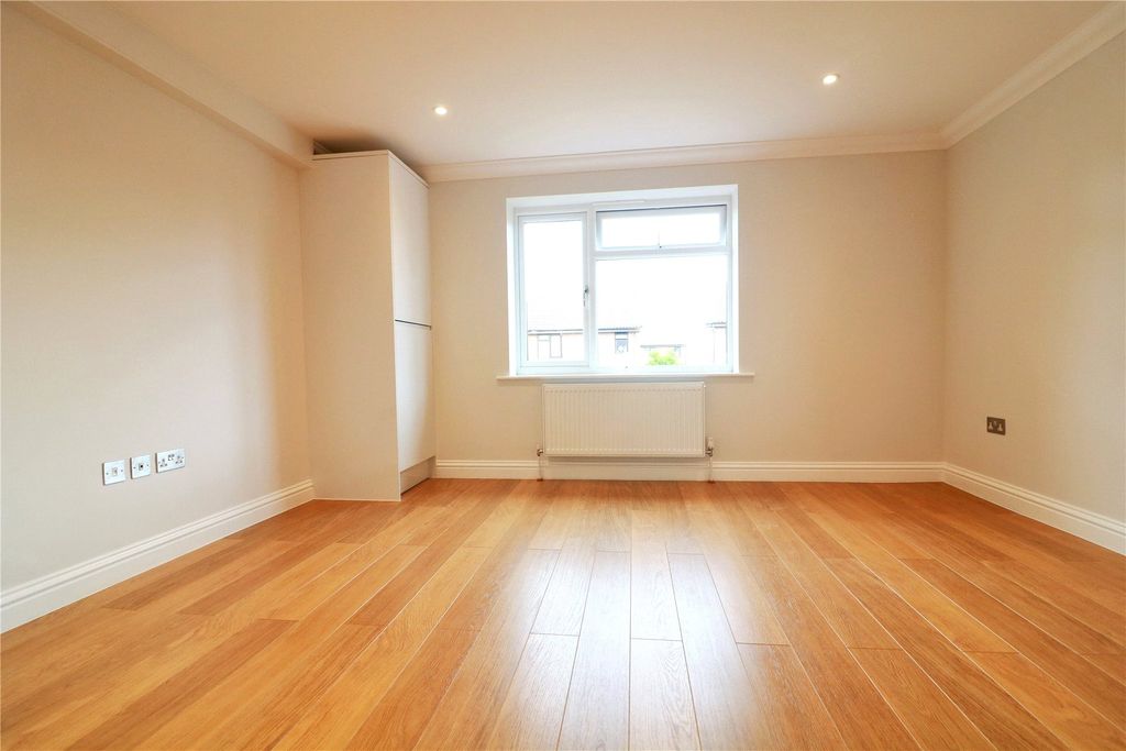 Property photo 3 of 7 Picture No. 05