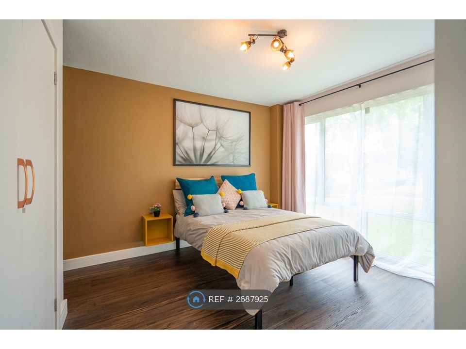 Property photo 2 of 9 Master Bedroom