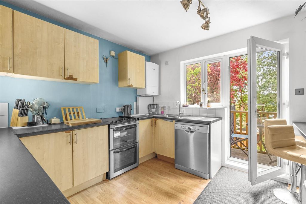 Additional image 6 of 2 bed maisonette for saleRectory Avenue, High Wycombe HP13