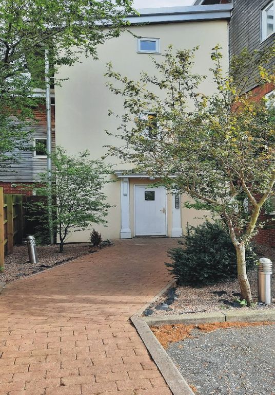 Property photo 1 of 12