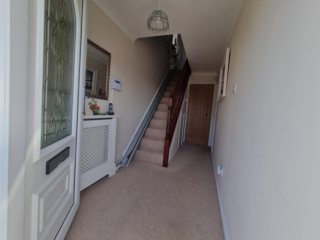 Property photo 3 of 17 Entrance Hallway