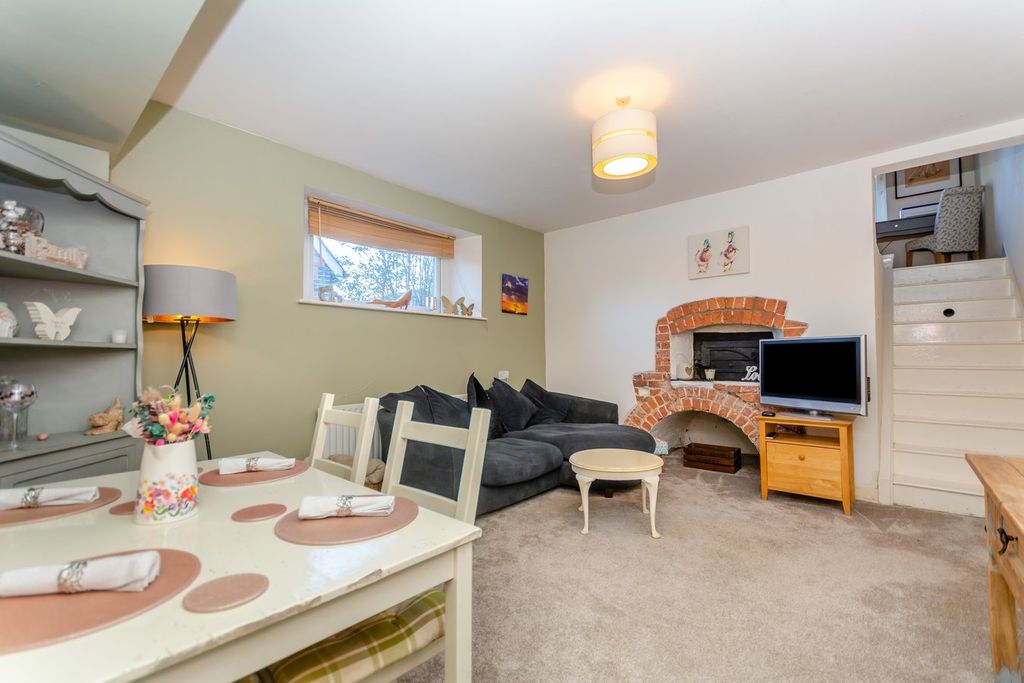 Property photo 2 of 22