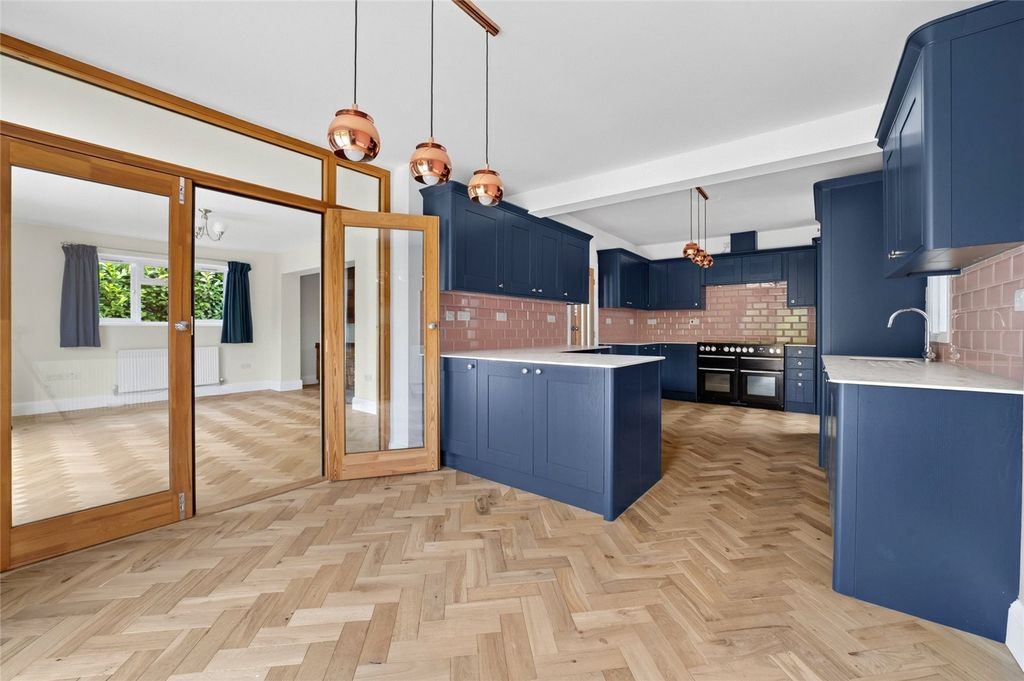 Property photo 3 of 27 Kitchen/Dining Room