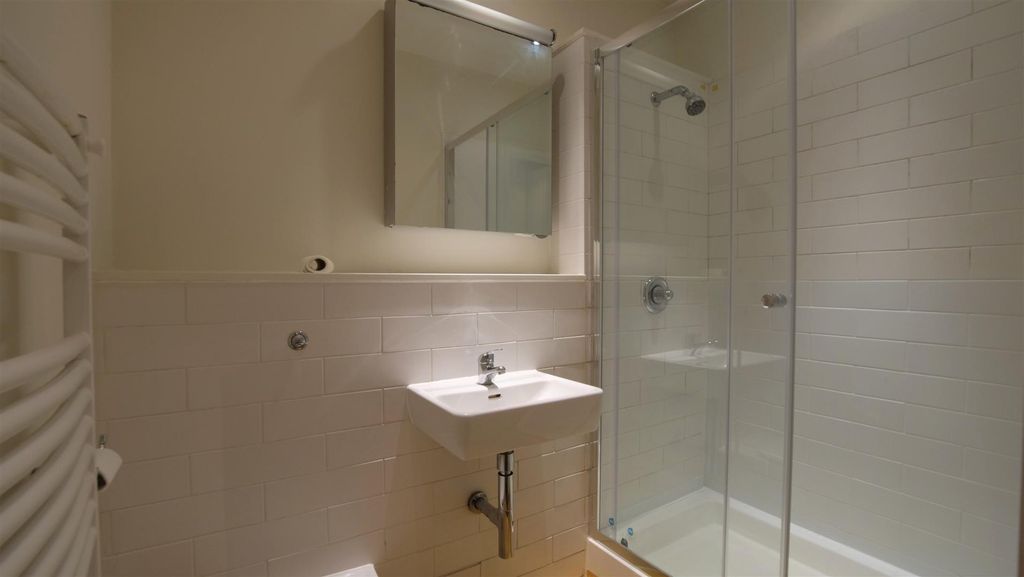 Property photo 3 of 11 Bathroom.Jpg
