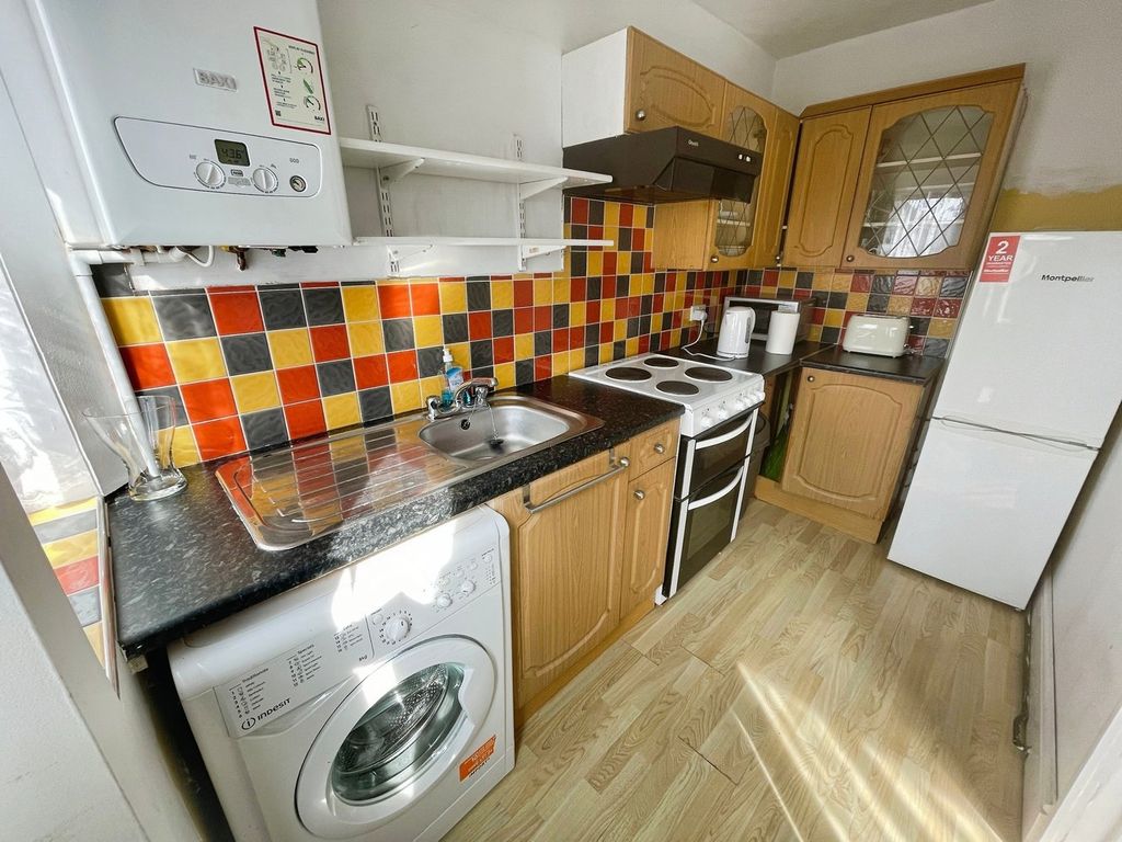 Property photo 3 of 14 Kitchen