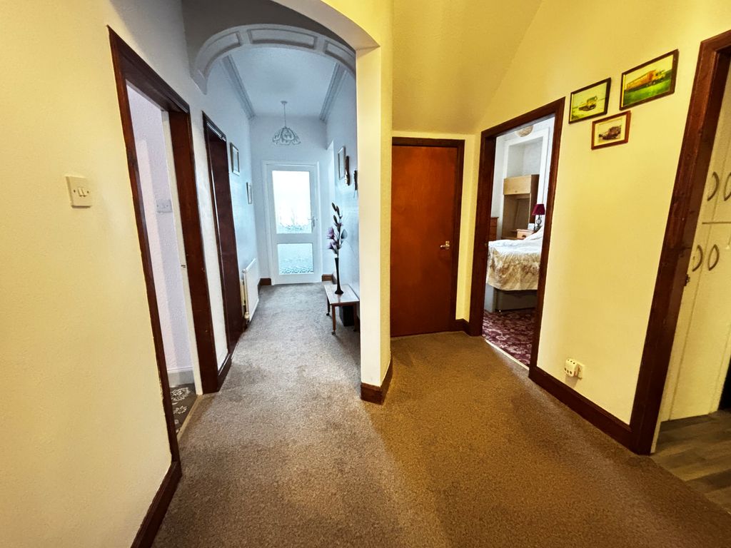Property photo 2 of 16 Hallway