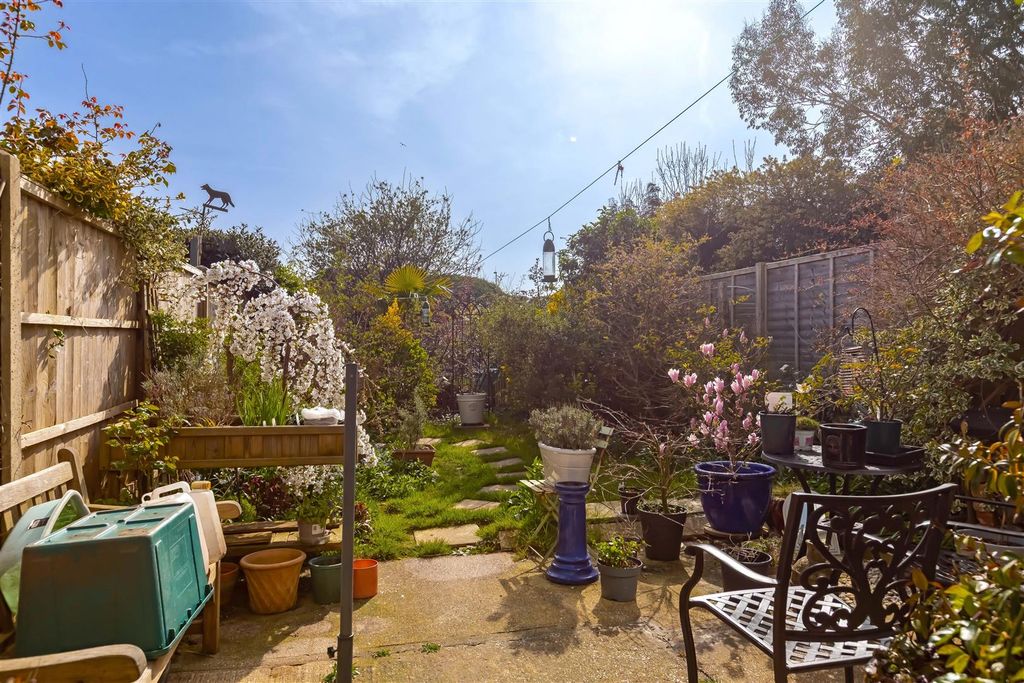 Property photo 2 of 16 Ardingly Drive_11.Jpg