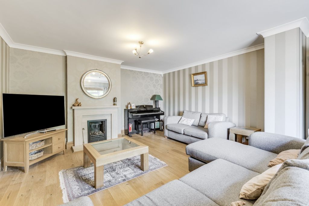 Property photo 2 of 28 5063403