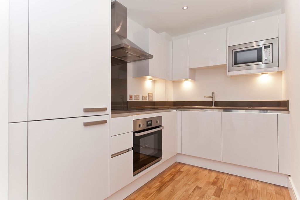 Property photo 1 of 11 Kitchen