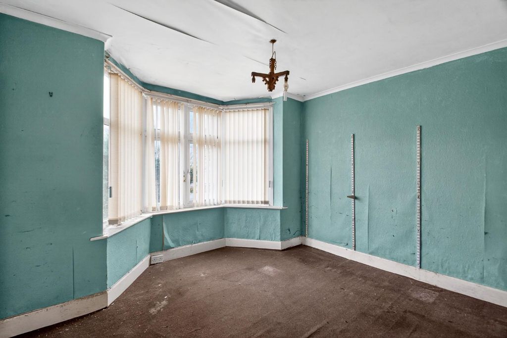 Property photo 3 of 16 85Swarclifferd-2.Jpg