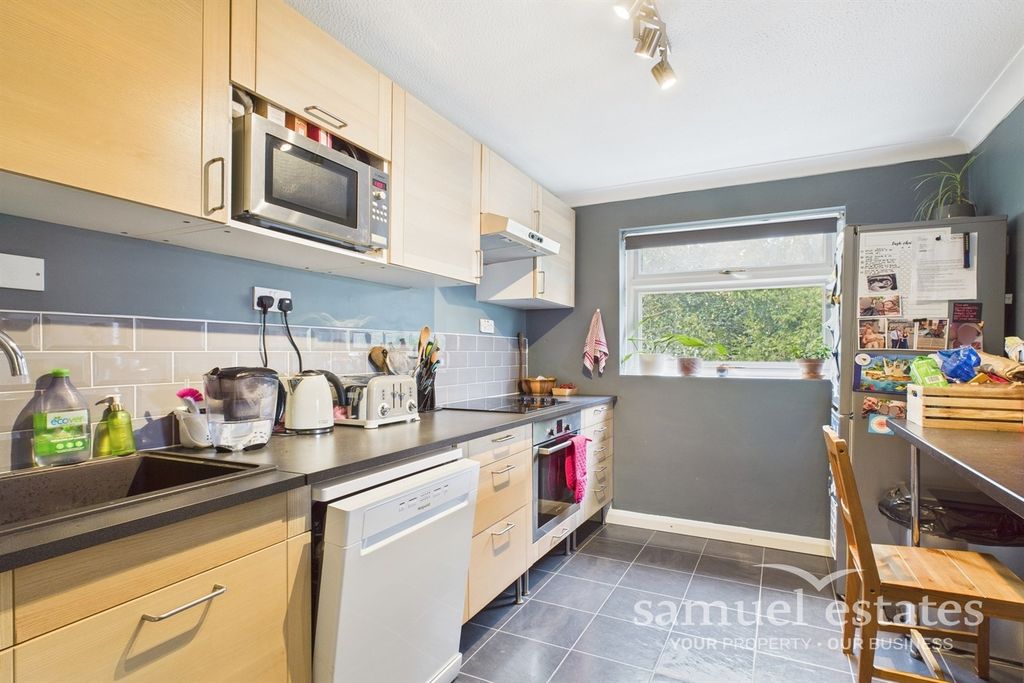 Property photo 3 of 15 Kitchen