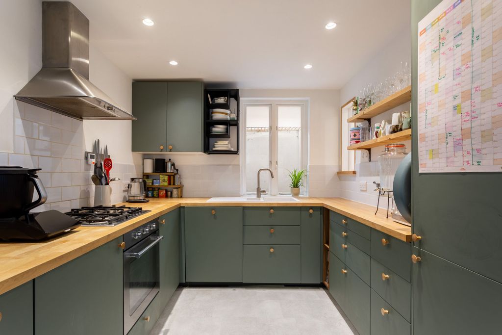 Property photo 2 of 17