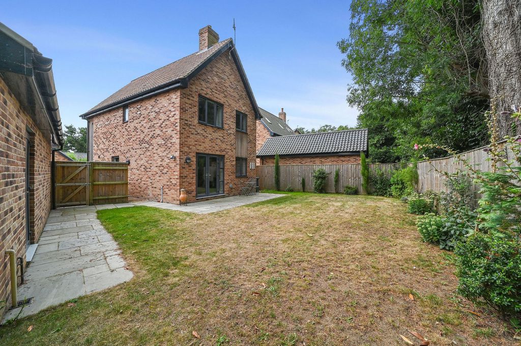 Property photo 2 of 21