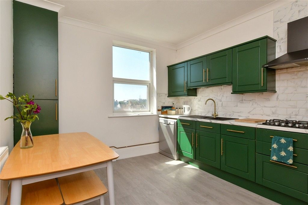 Property photo 3 of 11 Kitchen