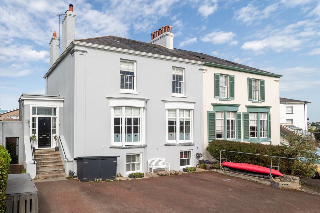 Property photo 1 of 37