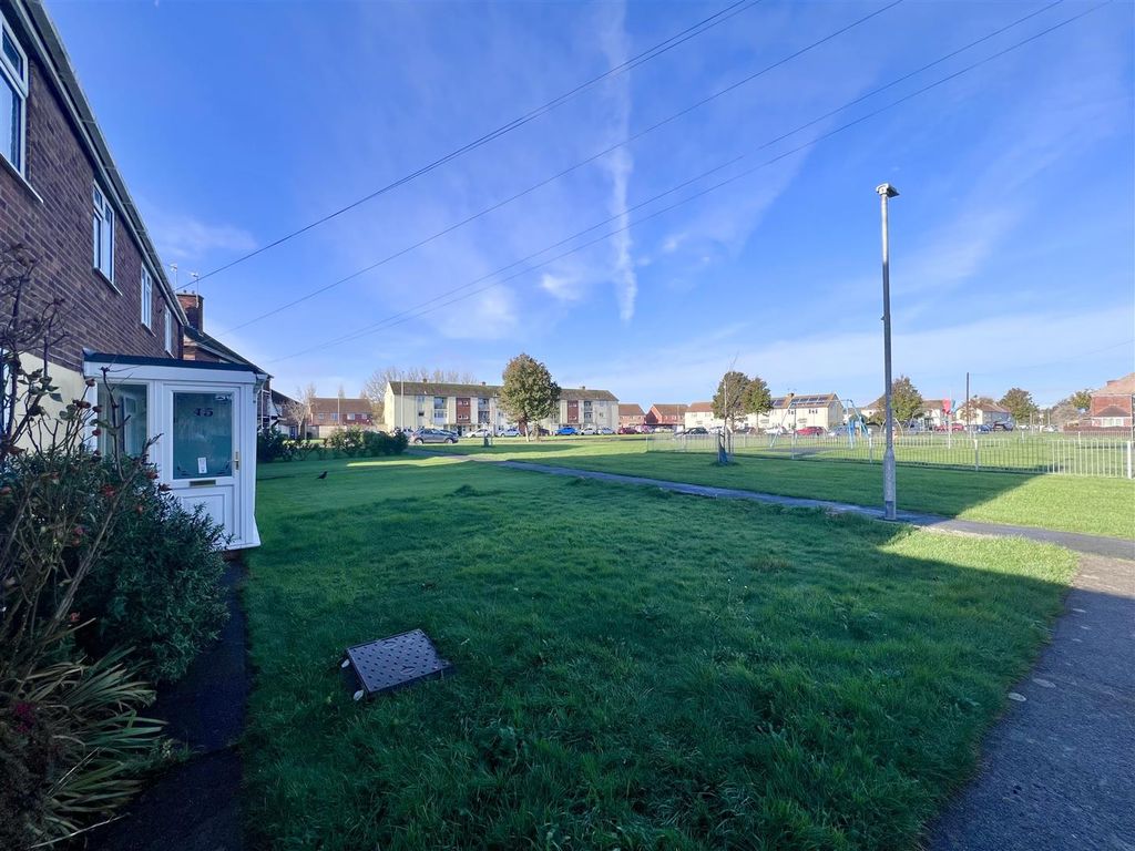 Property photo 3 of 24 Front Garden