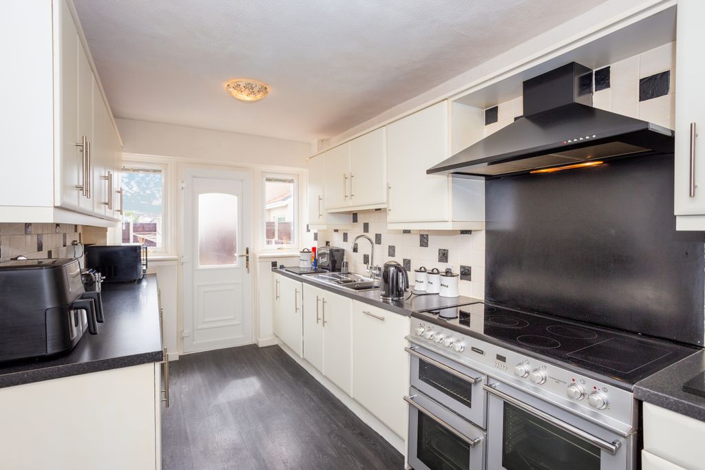 Property photo 3 of 41 Kitchen