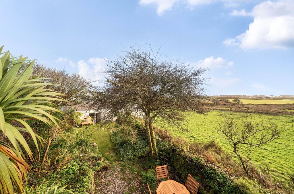 Property photo 2 of 22 1387226-2-693984F...