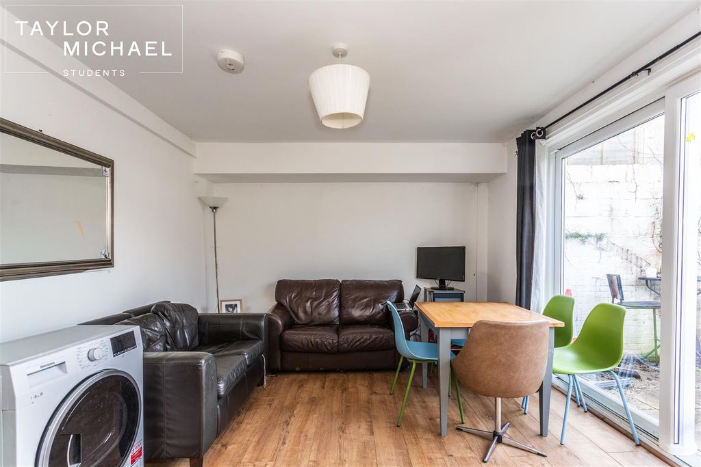 Property photo 3 of 14 Living Room