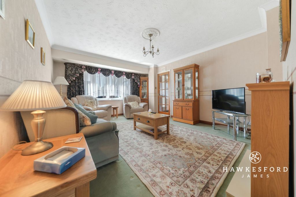 Property photo 3 of 22 Stanhope Avenue, Sittingbourne - Lounge