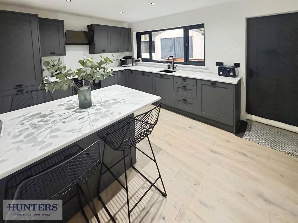 Property photo 2 of 12 Kitchen