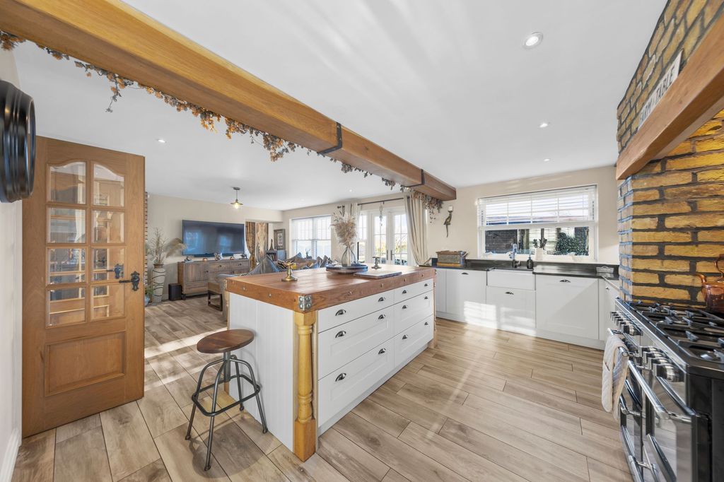 Property photo 3 of 33