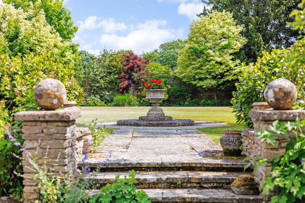 Property photo 2 of 20 Picture No. 24