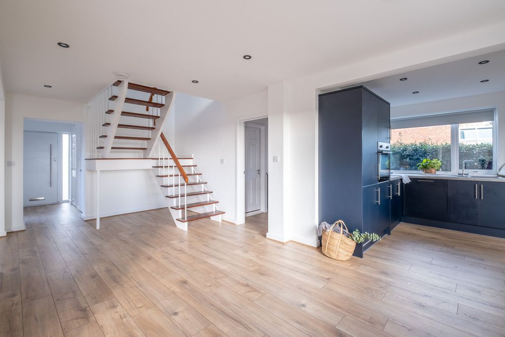 Property photo 2 of 23