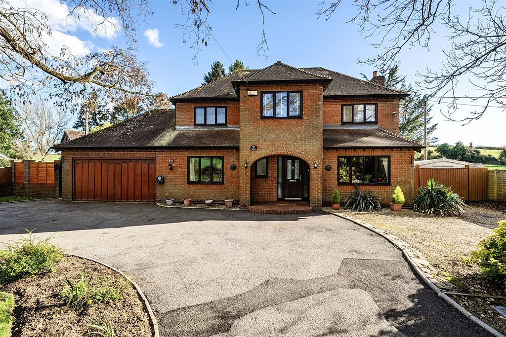 Property photo 1 of 34 Front Aspect