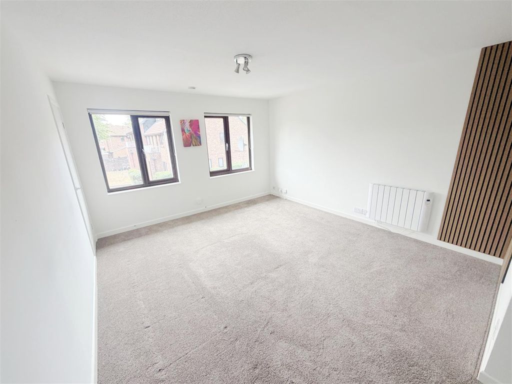 Property photo 2 of 14 Rec 1