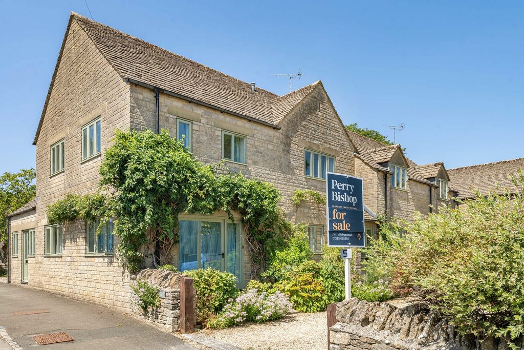 Property photo 1 of 15 Jubilee Court