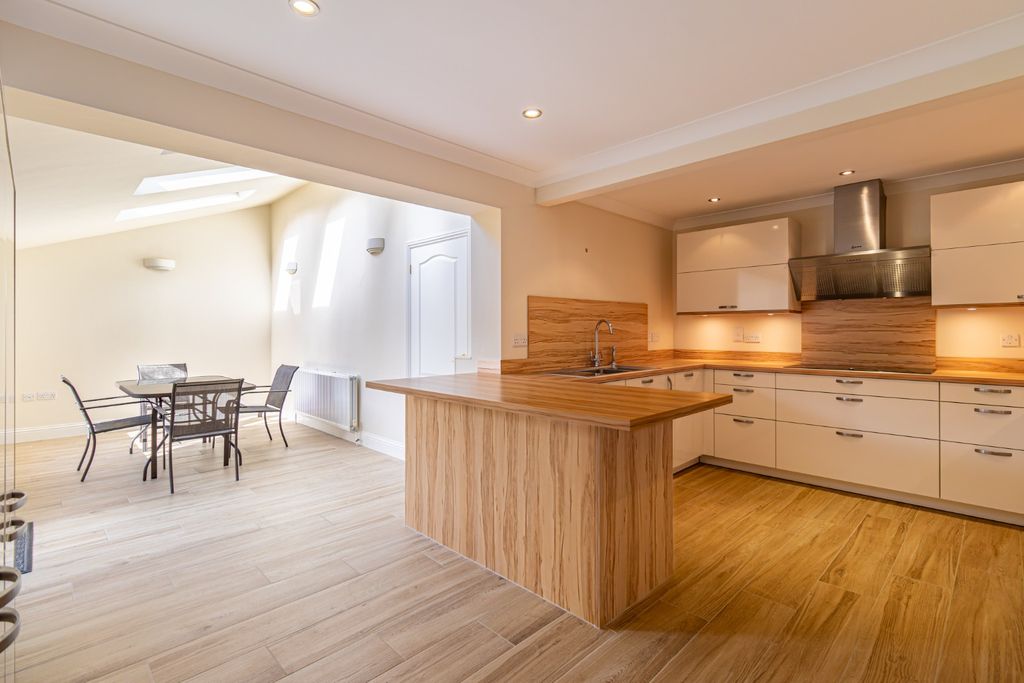 Property photo 3 of 40 4190705