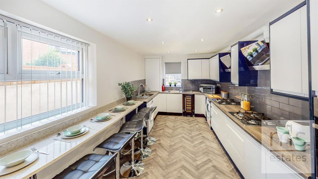 Property photo 1 of 19 64-Sherwin-Road-Kitchen.Jpg