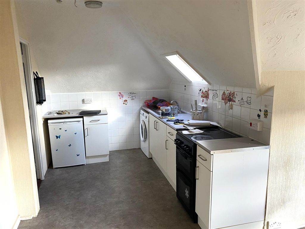 Property photo 2 of 6 Kitchen.Jpg