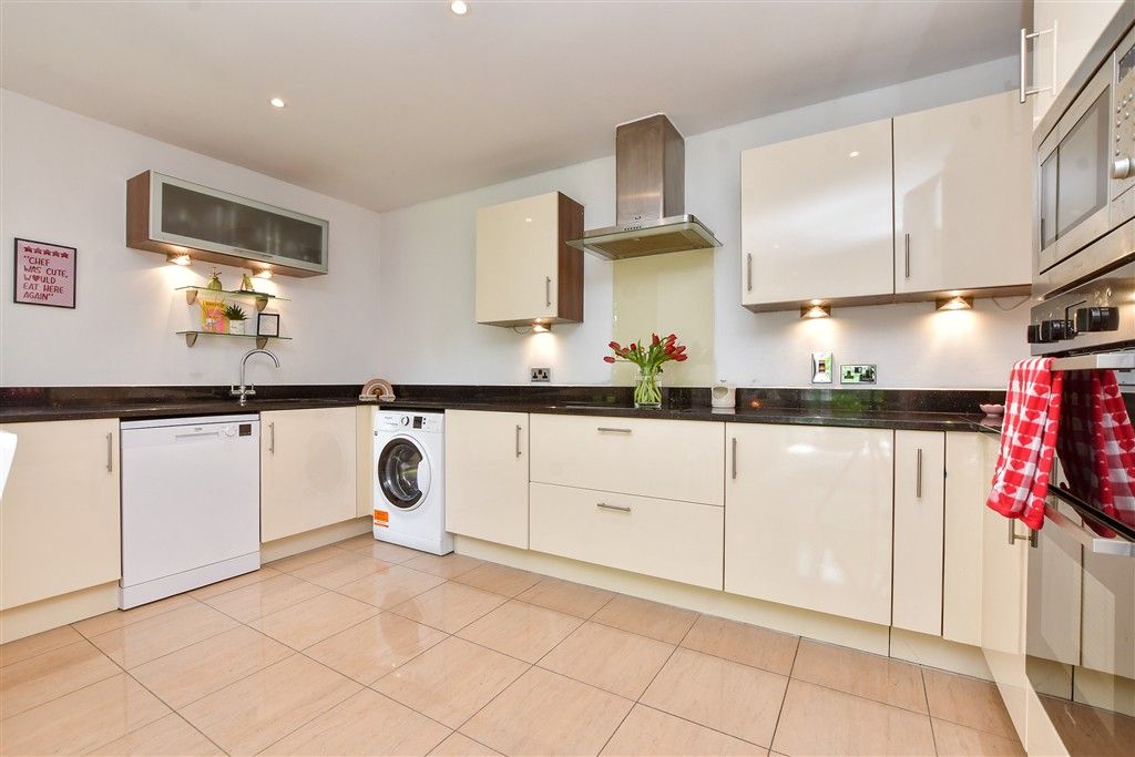 Property photo 3 of 14 Kitchen