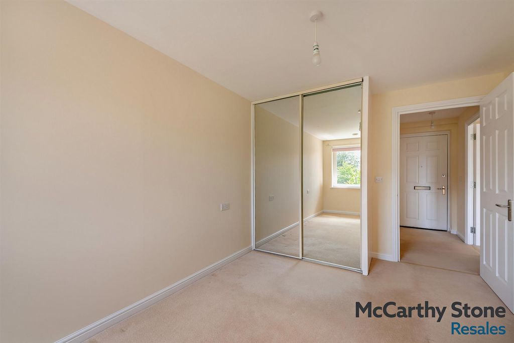 Additional image 8 of 2 bed flat for saleBenedict Court, Western Avenue, Newbury, Berkshire RG14