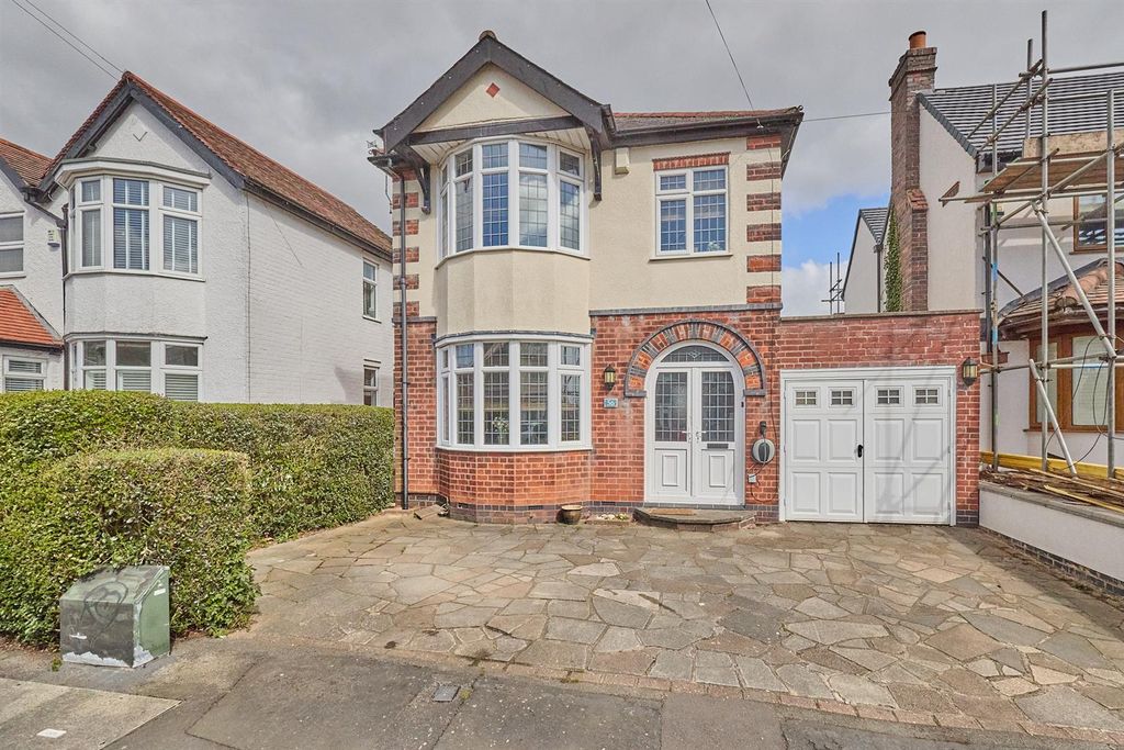 Property photo 1 of 16 Woodland Road_17.Jpg