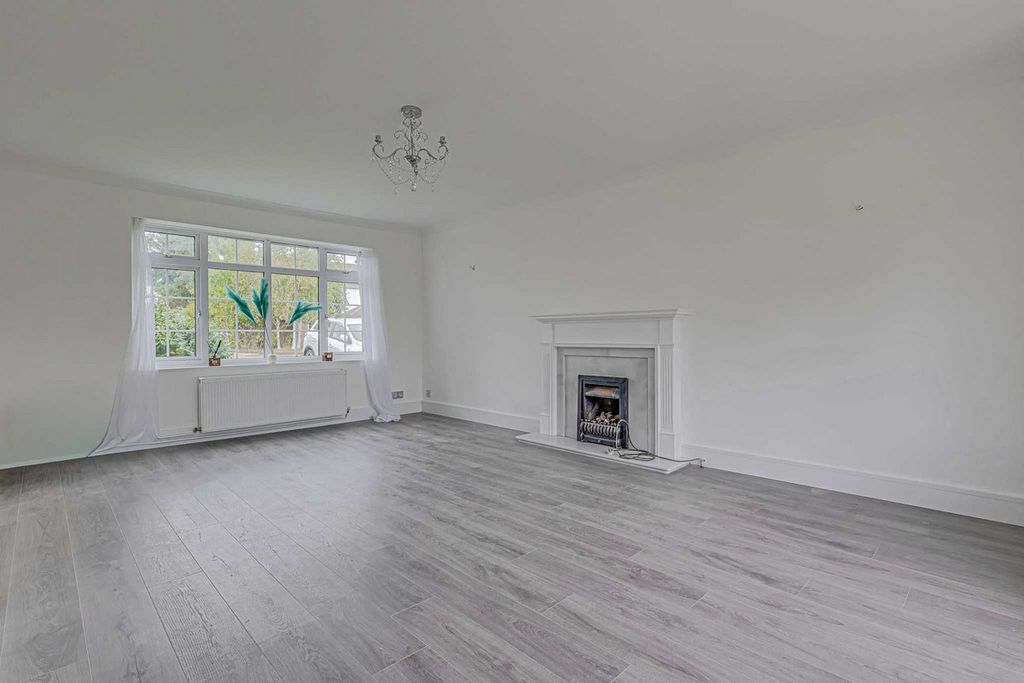 Property photo 3 of 23