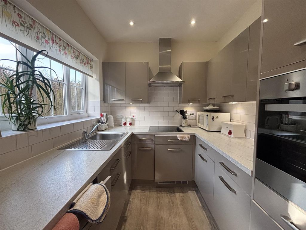 Property photo 3 of 12 Kitchen.Jpg