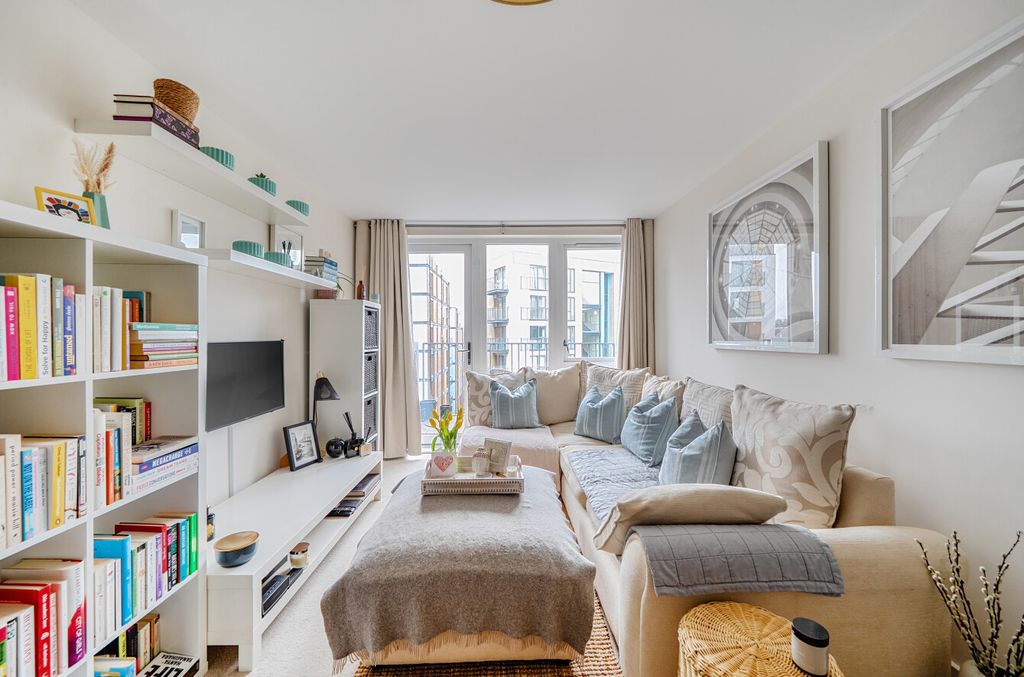 Property photo 1 of 18 1392802-9-6942Bc6...