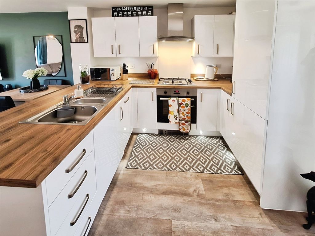 Property photo 3 of 14 Kitchen Area