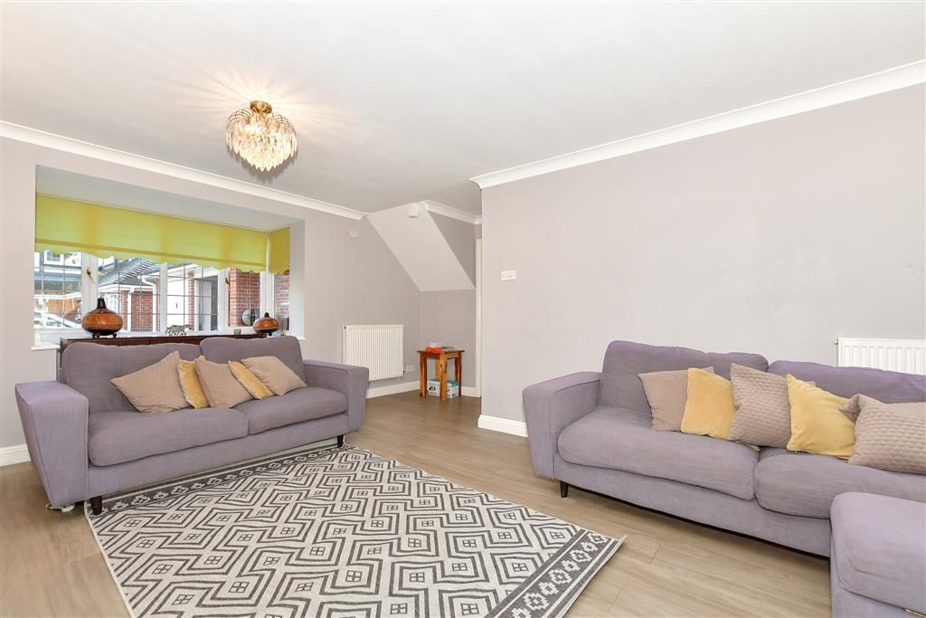 Property photo 2 of 12 Lounge
