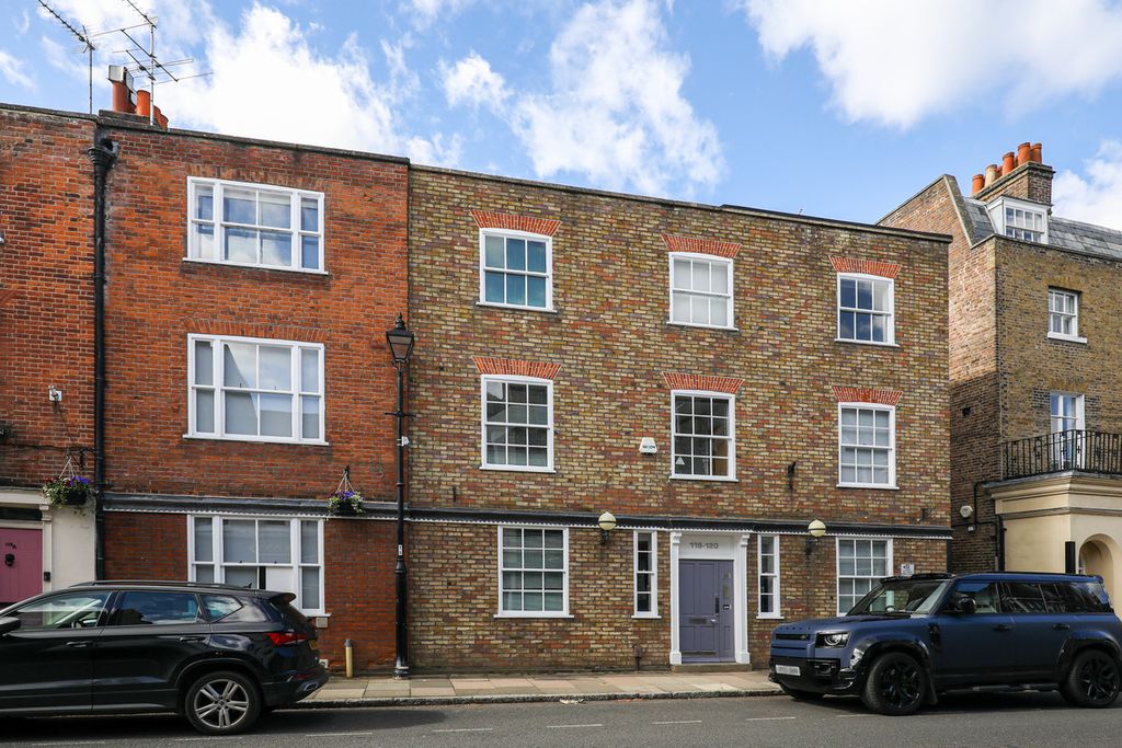 Property photo 1 of 17