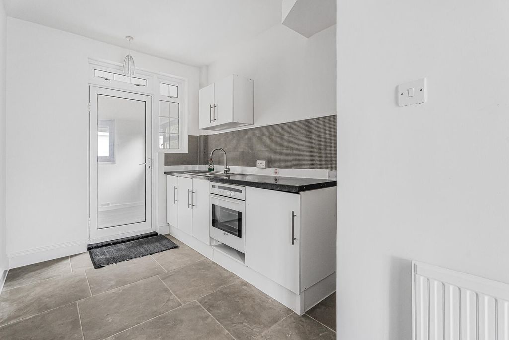 Property photo 3 of 27 Kitchen