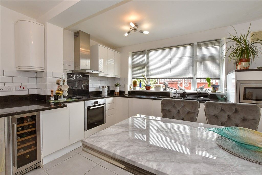 Property photo 2 of 13 Kitchen/Breakfast Room