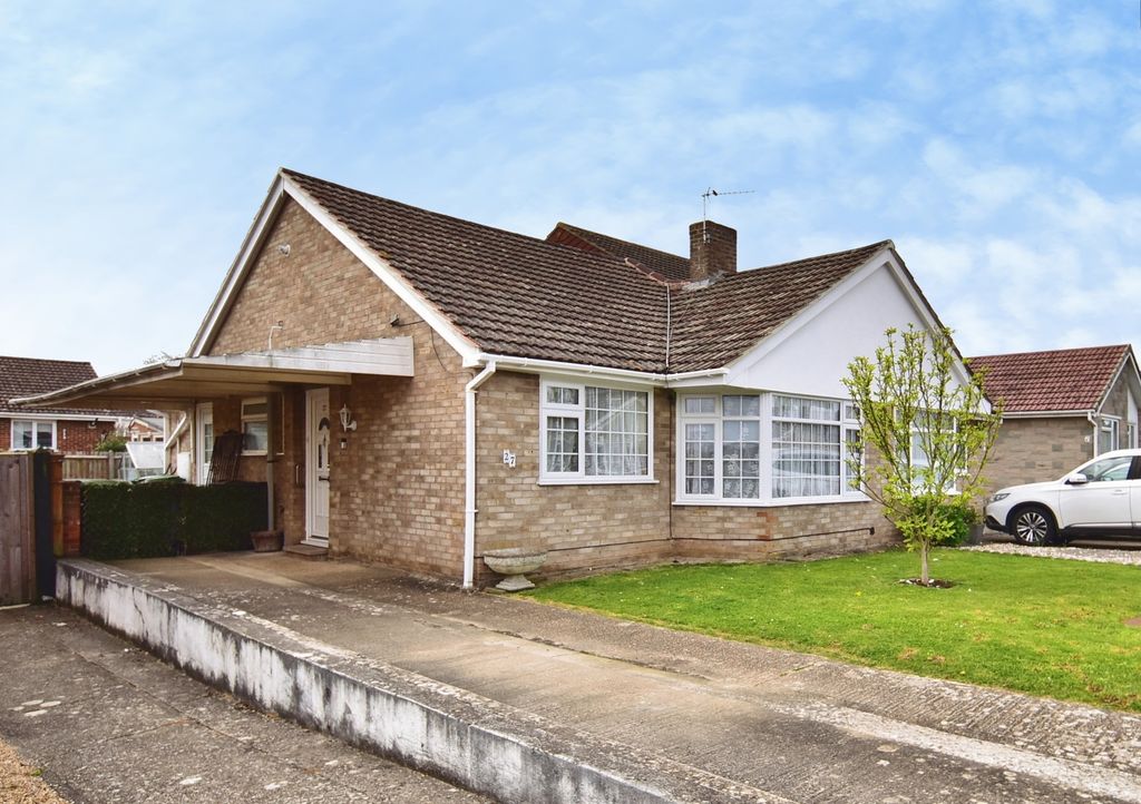 Property photo 2 of 13 Driveway