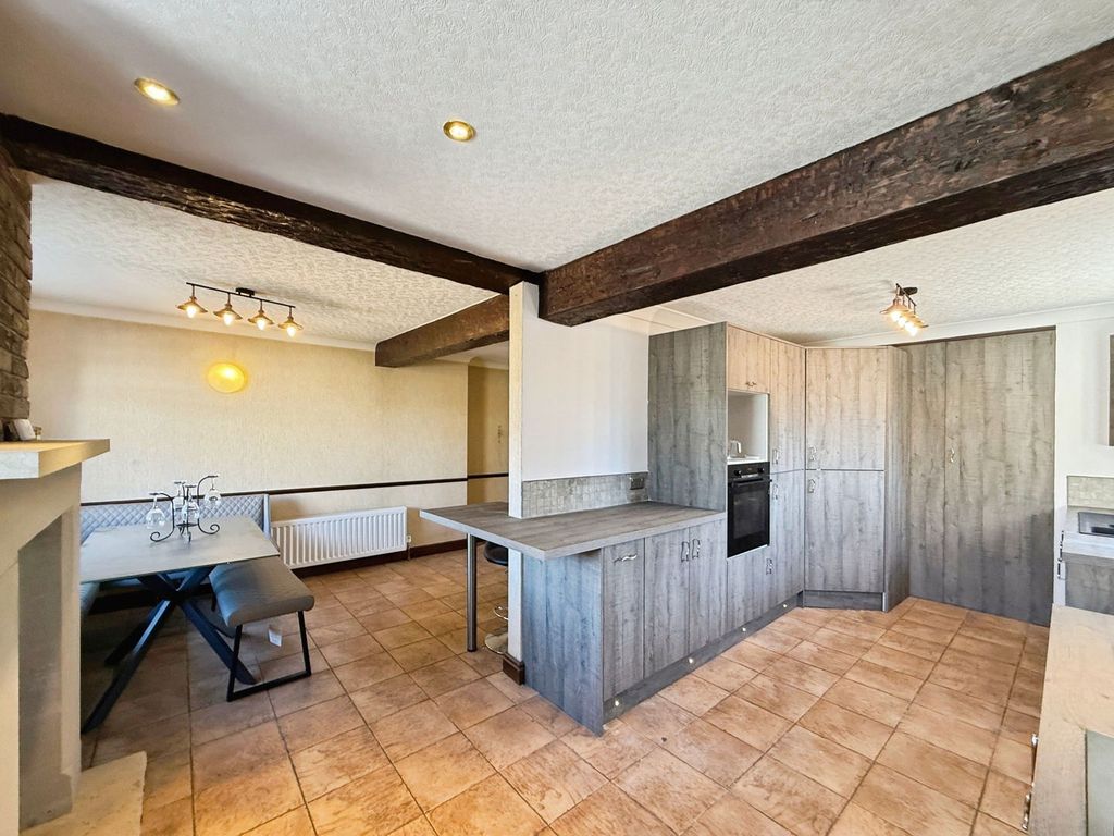 Property photo 2 of 32