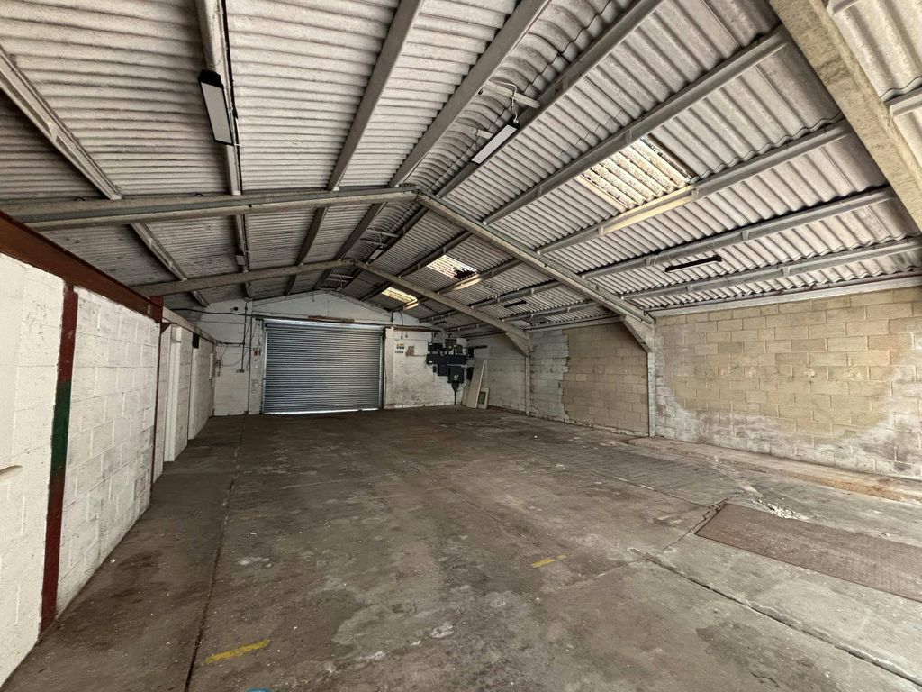 Property photo 3 of 5 Int 1.Jpg