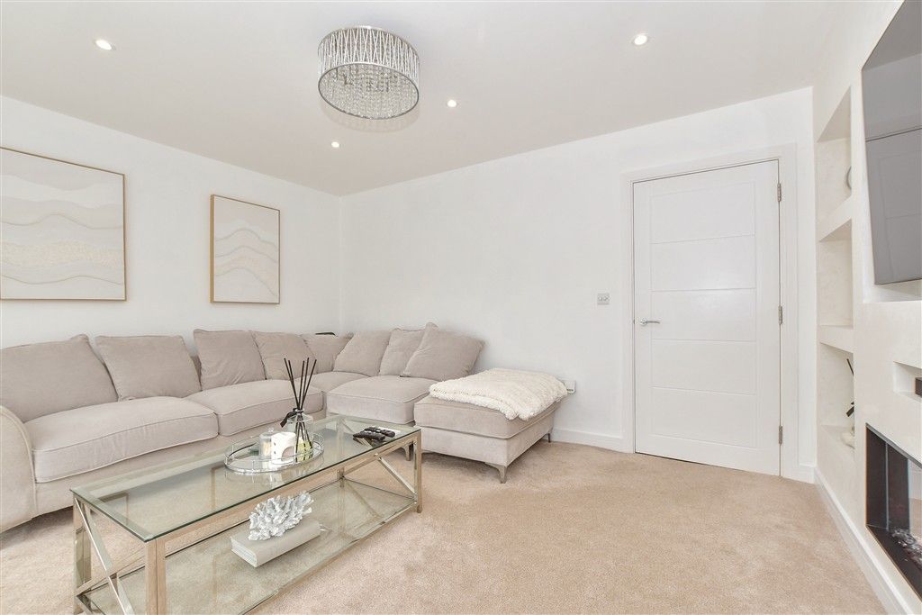 Property photo 2 of 13 Lounge