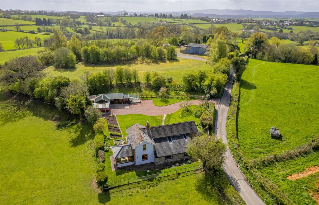 Property photo 2 of 33